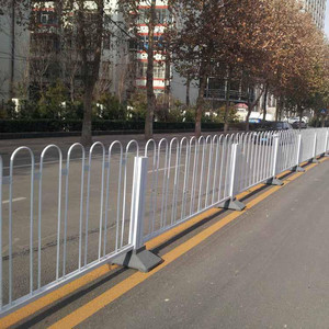 U型折彎京式防護欄 圓管焊接構(gòu)筑道路安全屏障